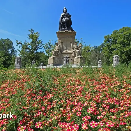New Monumental Garden View Gasthuis 3*